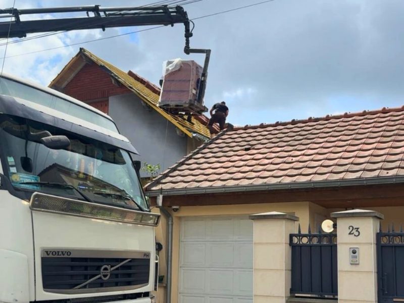 Livraison tuiles par grue